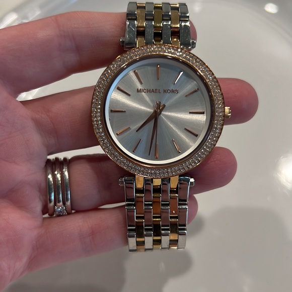 Michael Kors, silver and gold watch - Picture 2 of 4